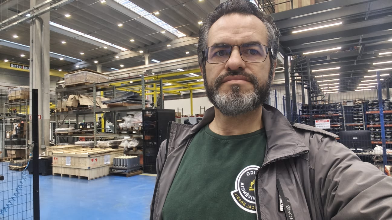 Profissional da Lakatos na fábrica