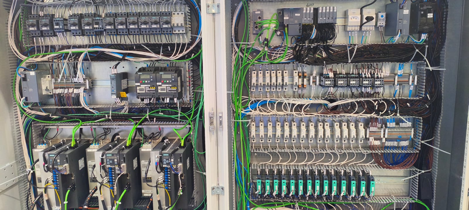 Painel elétrico da máquina Lakatos